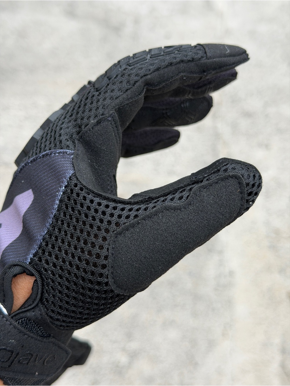 Gloves - Picture 6 of 12